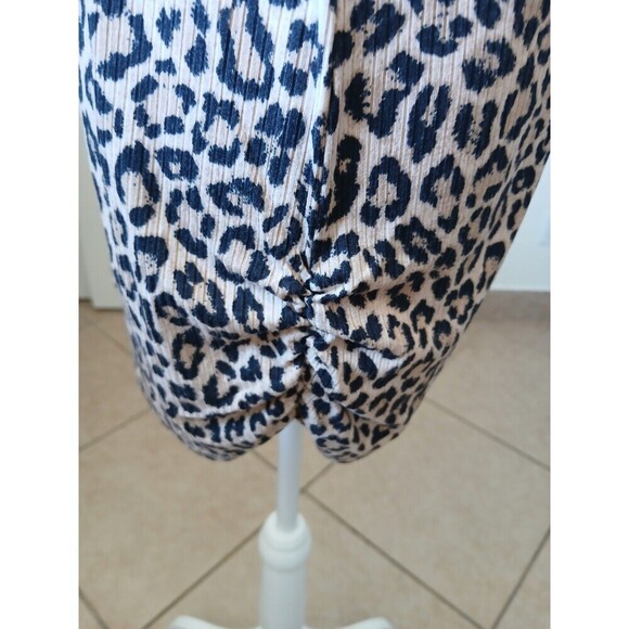 FREE KISSES Womens Blouse Top Animal‎ Print Short Sleeve Round Neck 1X Safari - Picture 3 of 14